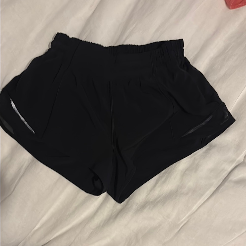 lululemon Hotty Hot Low-Rise Lined Short 2.5"